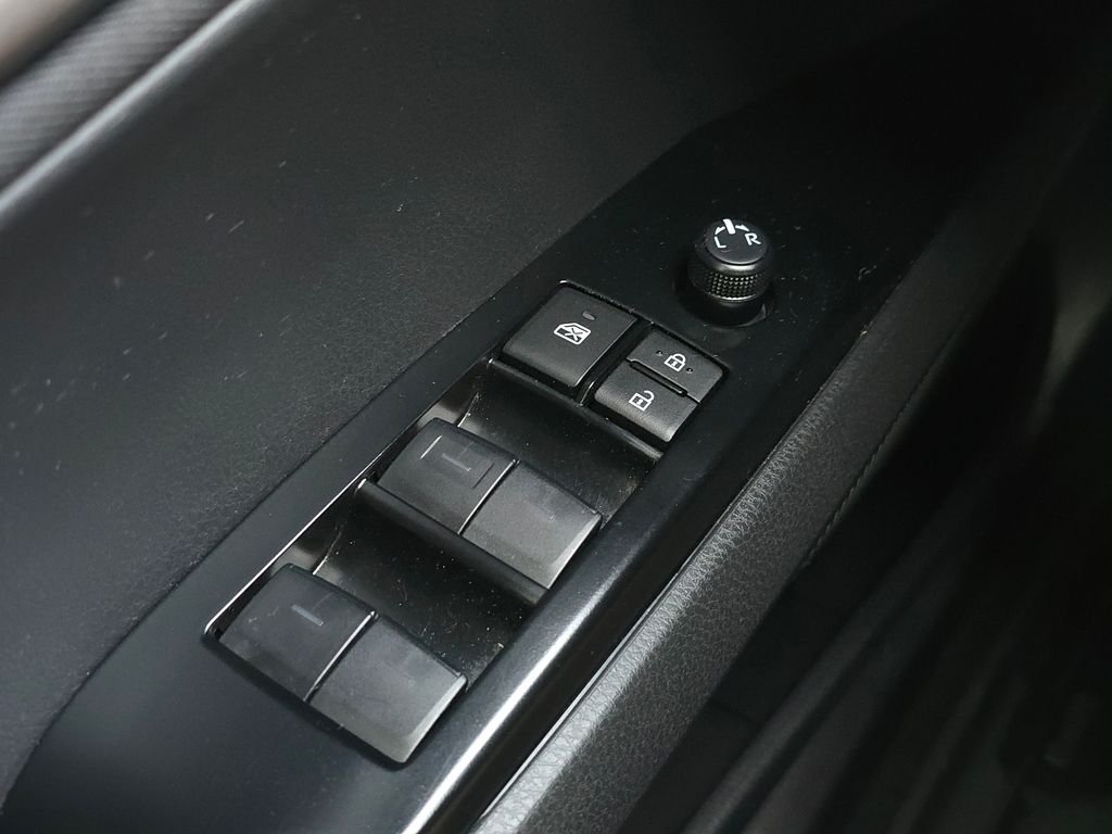 Used 2025  Toyota LE image 27