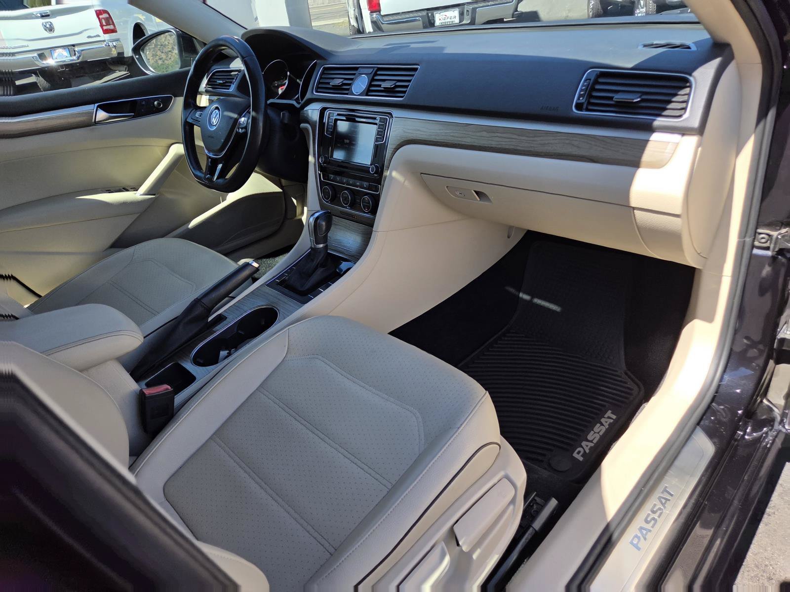 Used 2017  Volkswagen 1.8T SE w/Technology image 20