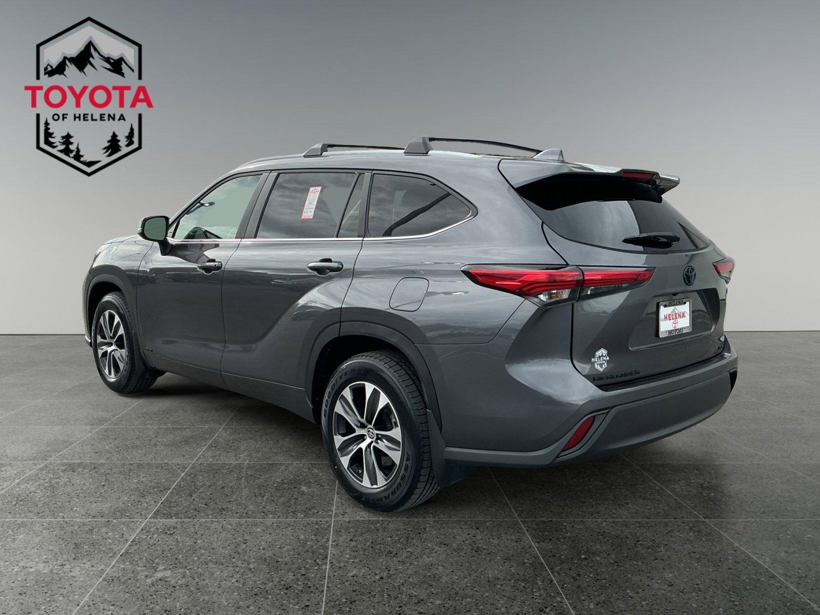 Used 2023 Gray Toyota Hybrid XLE image 3