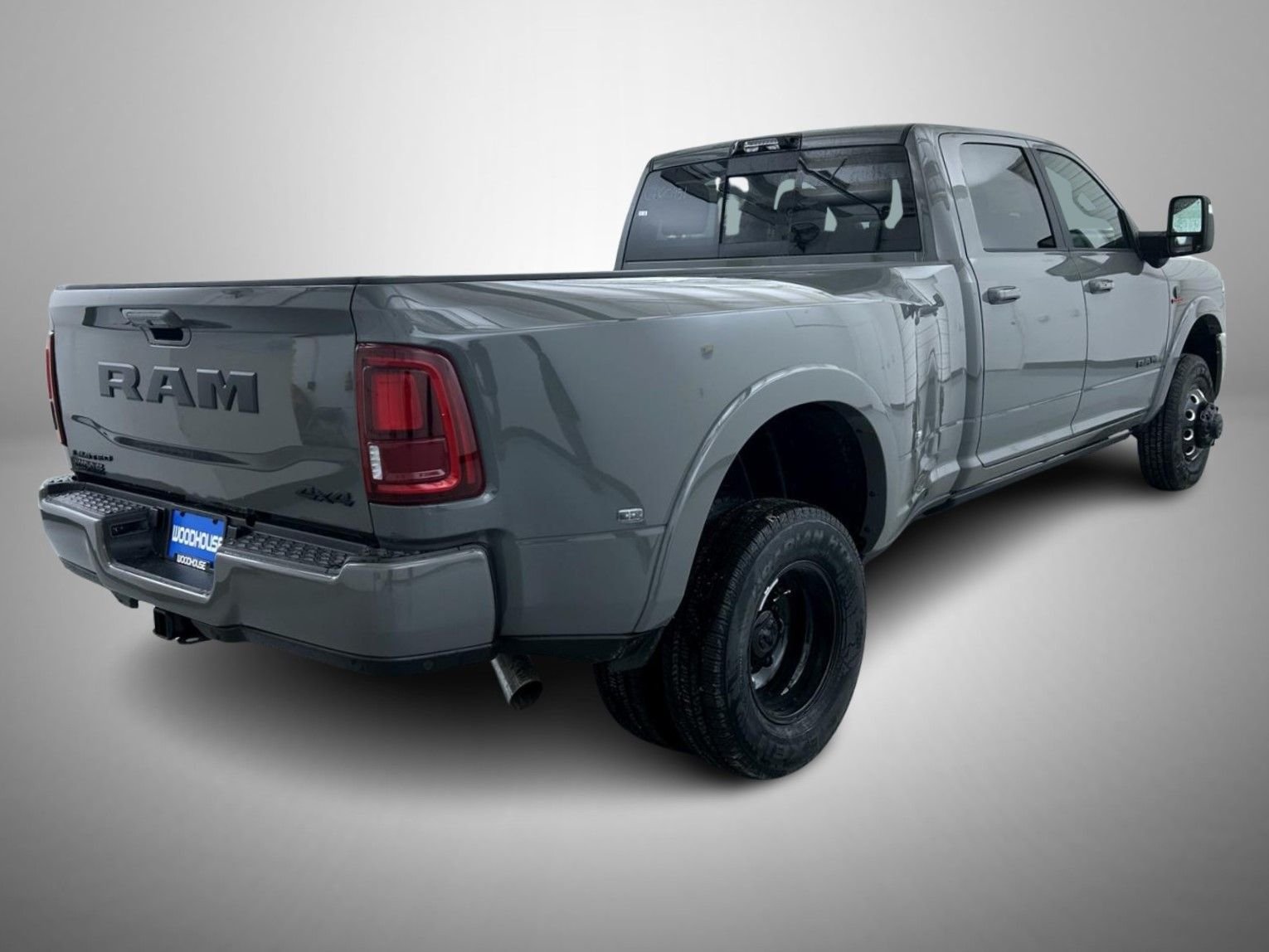 New 2026 Ceramic Gray Clear-Coat Exterior Paint RAM Limited image 5