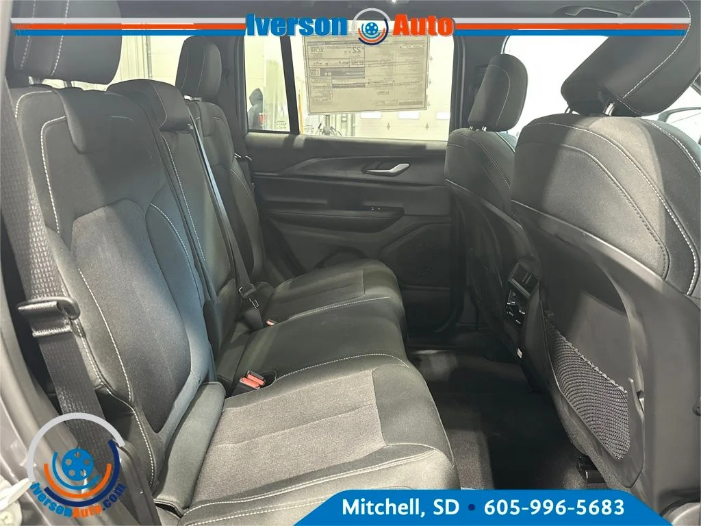New 2026 Baltic Gray Metallic Clear-Coat Exterior Paint Jeep Laredo X image 35