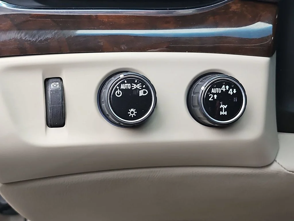 Used 2017 Silver Coast Metallic Cadillac Luxury image 35