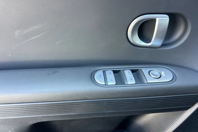 Used 2024 Green Hyundai SEL image 11