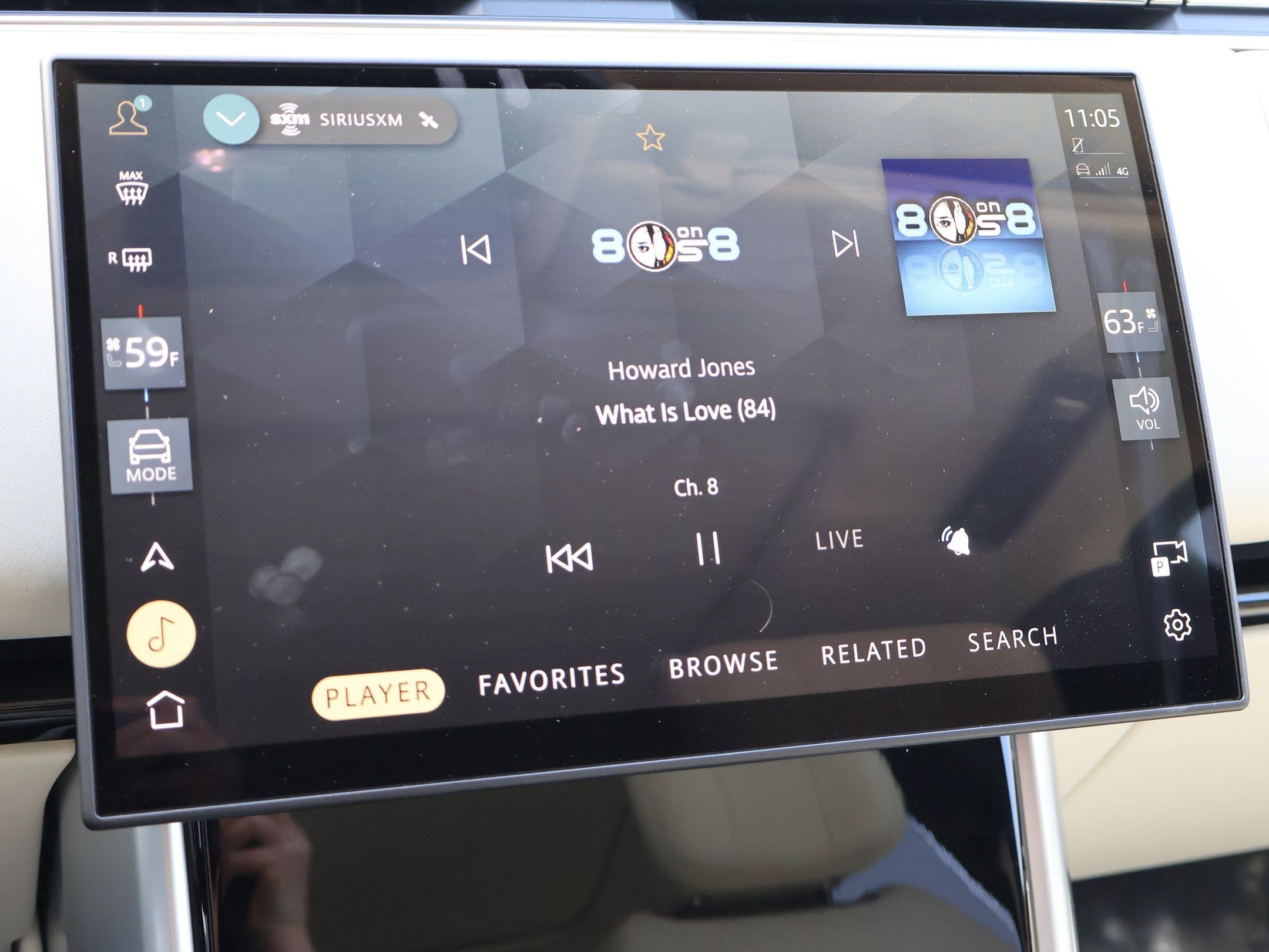Certified Used 2025 Fuji White Land Rover Autobiography image 17