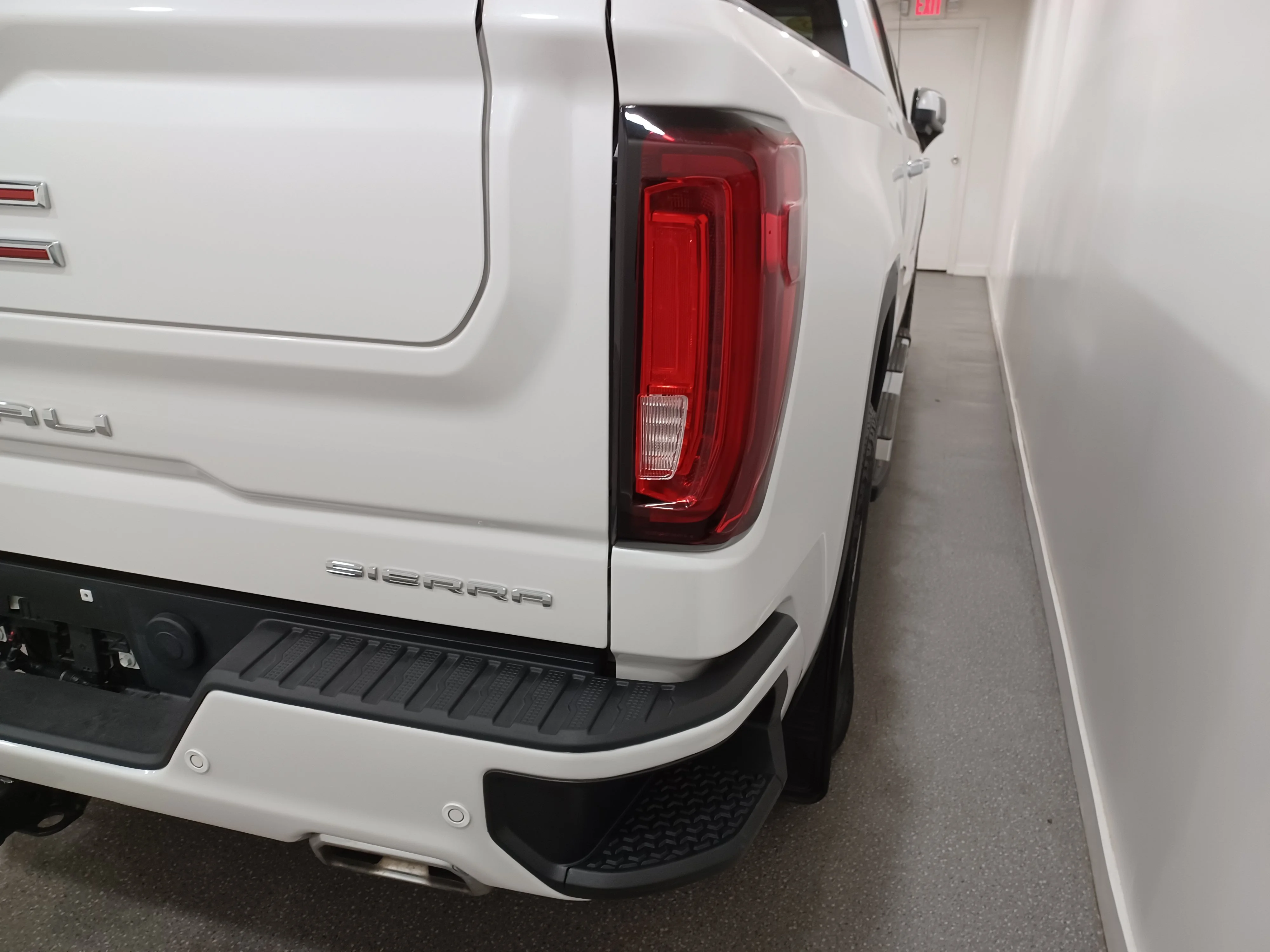 Used 2025 White Frost Tricoat GMC Denali 4WD*6.2L V8 | Adaptive Cruise | Remote Start | Nav | 360 Cam | Cooled Leather | Sunroof image 23