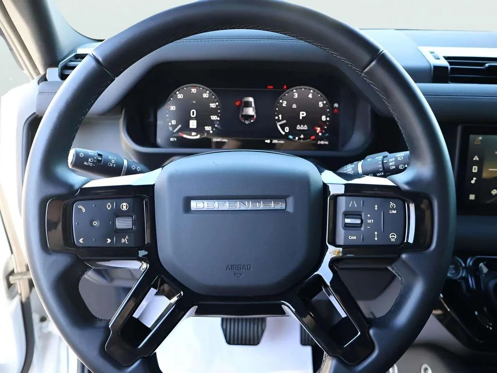 2024 Land Rover Defender X-Dynamic SE - Photo 17