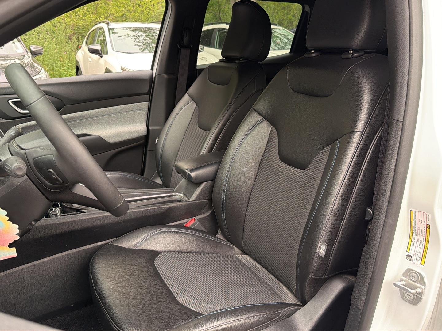 Used 2024 Bright White Clearcoat Jeep Latitude image 14