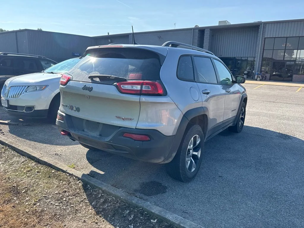 Used 2018 Billet Silver Metallic Jeep Trailhawk image 17