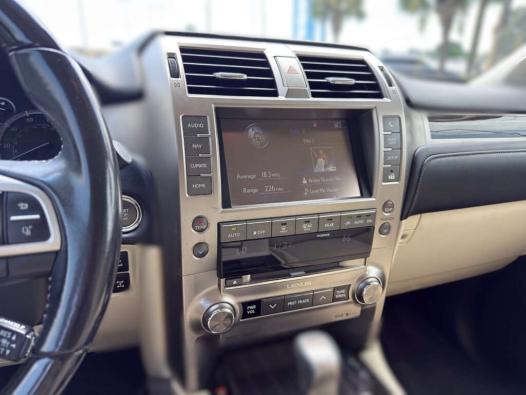 Used 2020 Starfire Pearl Lexus Base image 14