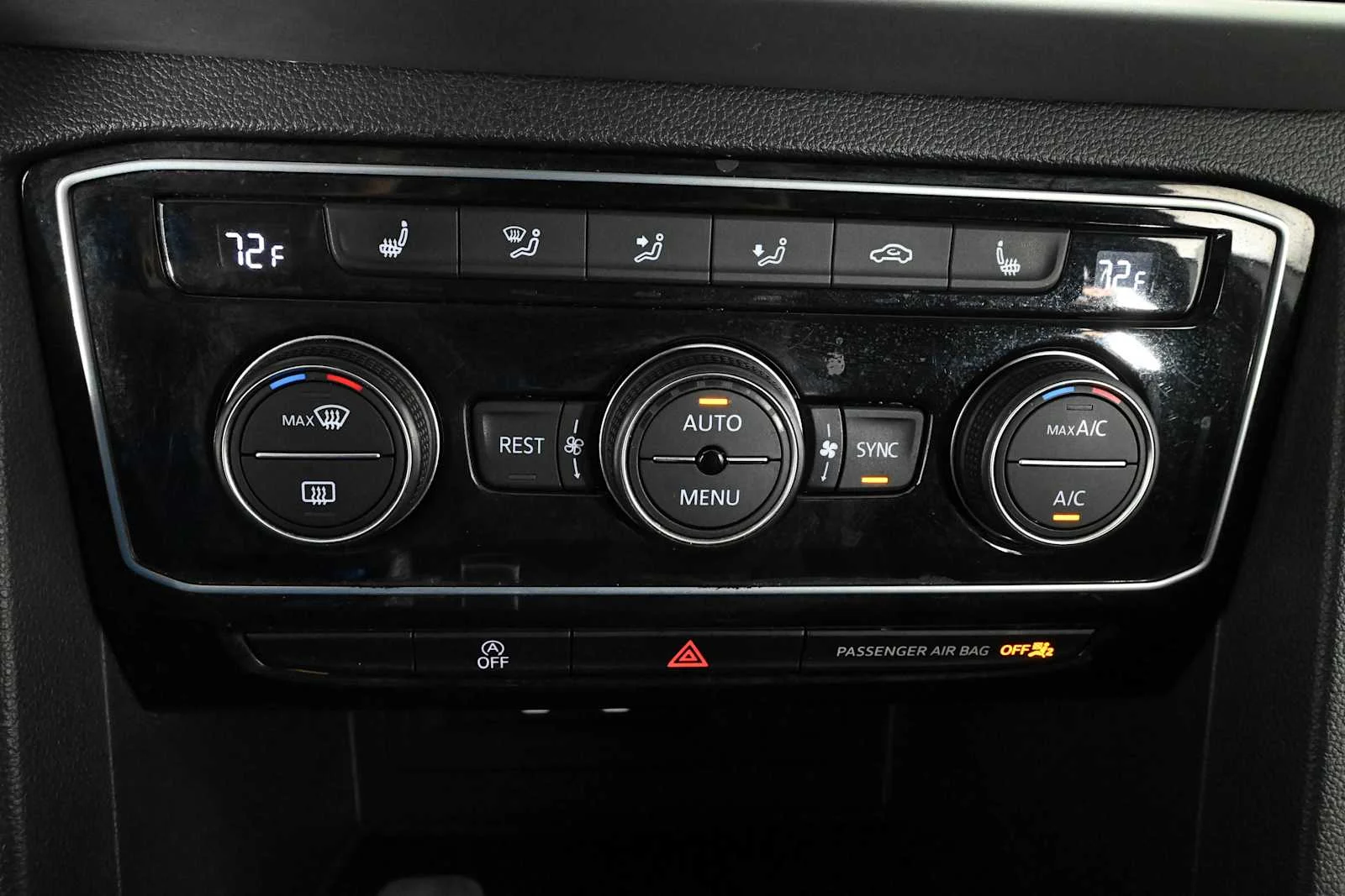 Used 2023 Pure White Volkswagen 3.6L V6 SE w/Technology image 26