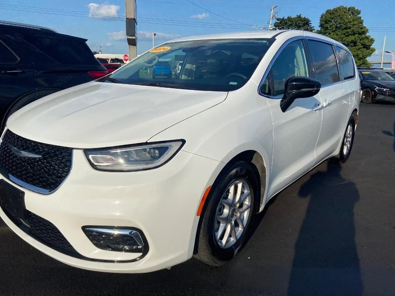 Used 2024 Bright White Clearcoat Chrysler Touring L image 3