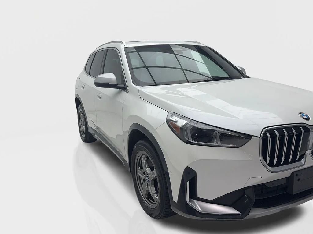 Used 2024 White BMW xDrive28i image 2