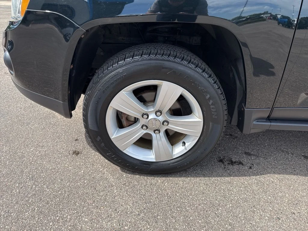 Used 2013 Black Forest Green Pearlcoat Jeep Latitude image 12