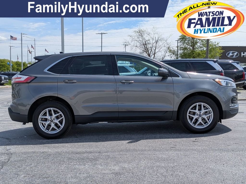 Used 2024 Gray Ford SEL image 2