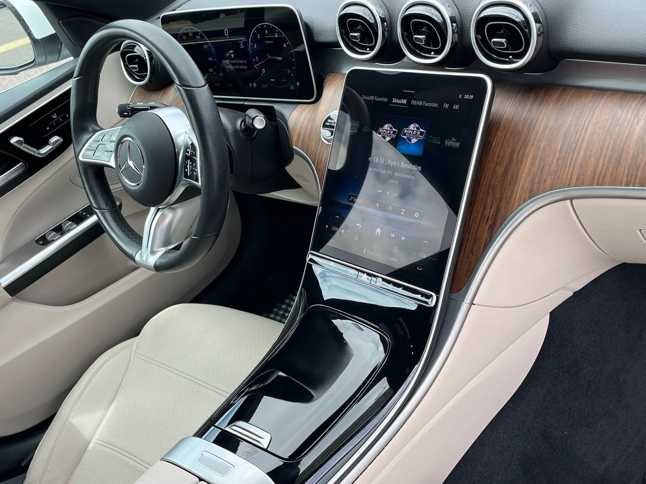 Used 2025  Mercedes-Benz C 300 image 9