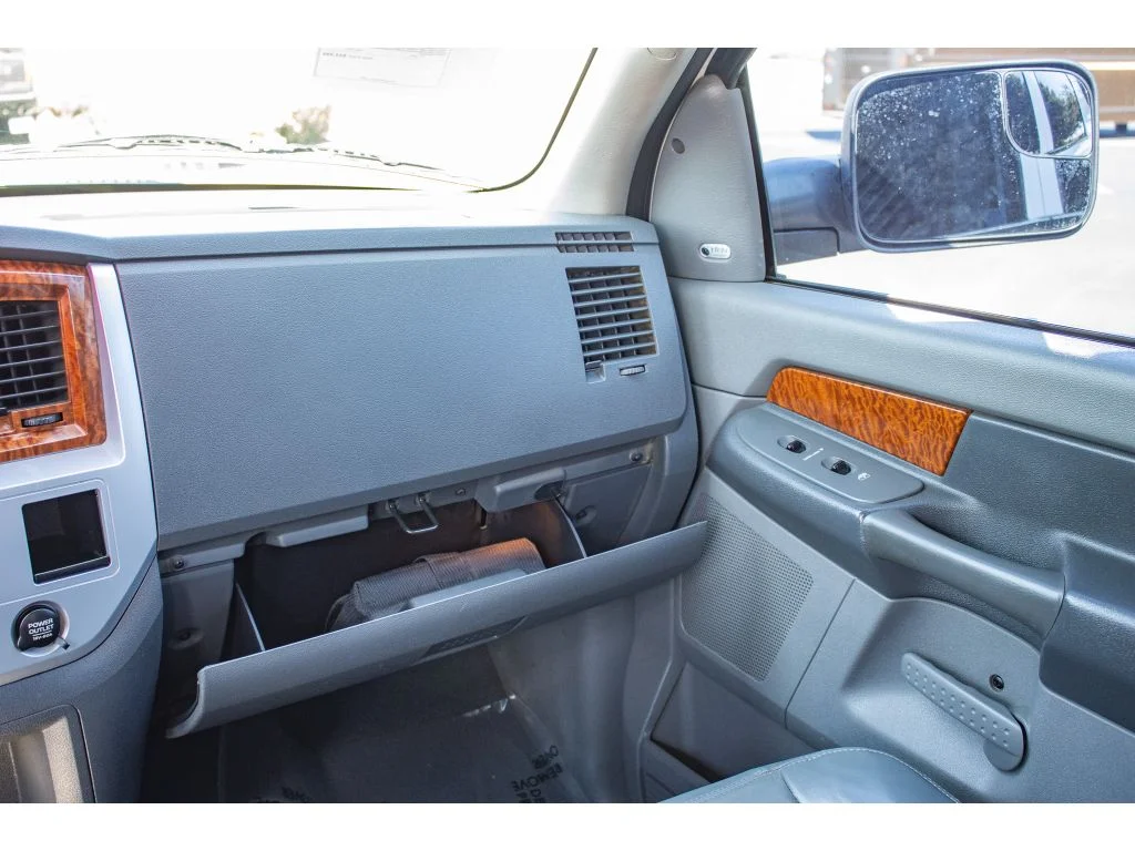 Used 2007 Bright White Clearcoat Dodge Laramie image 48