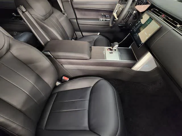 New 2026 Santorini Black Metallic Land Rover SE - P530 LWB 7 Seat image 4