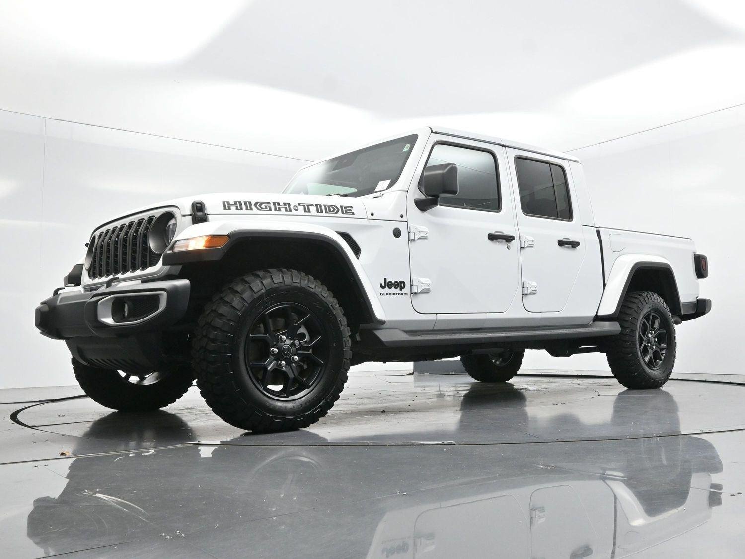 Used 2025 White Jeep High Tide image 41