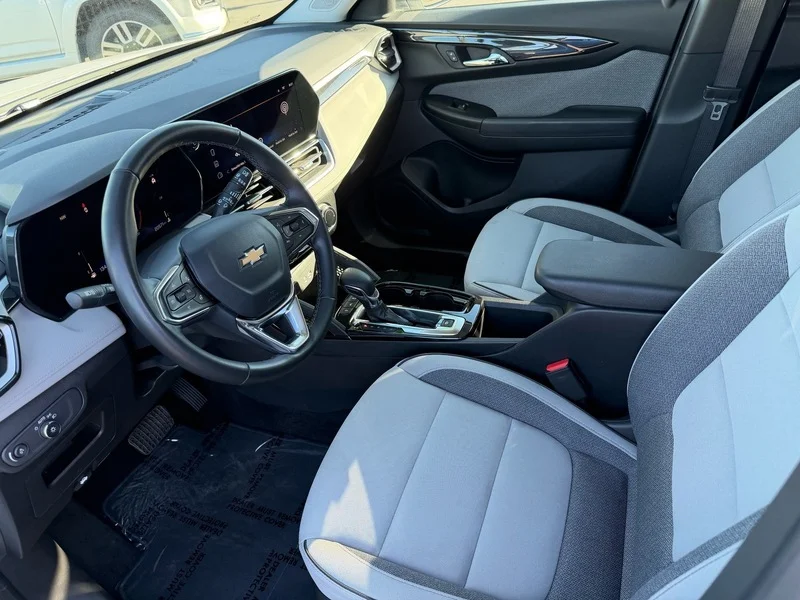 Used 2024 Summit White Chevrolet LT image 11