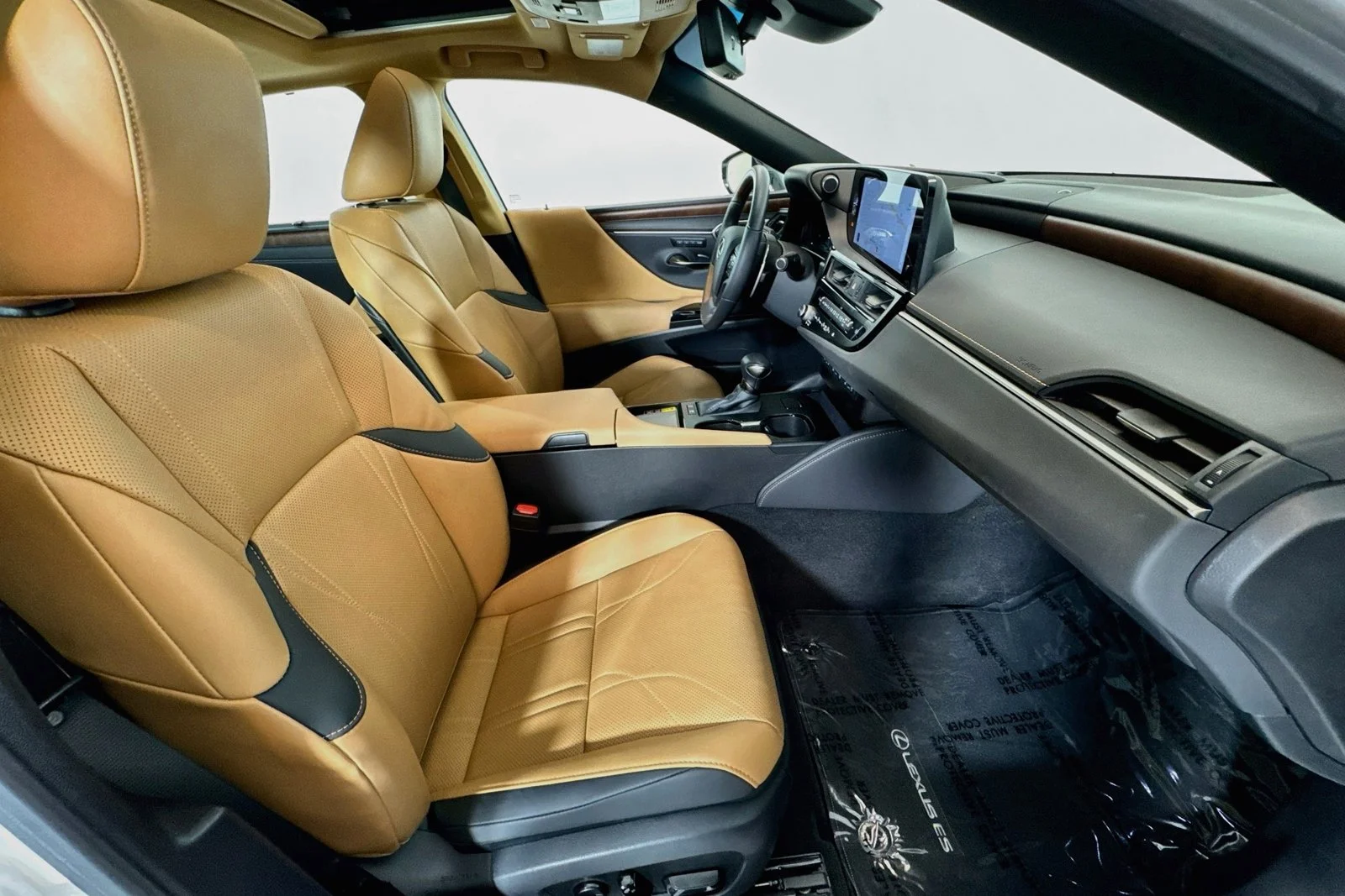 Used 2024 Eminent White Pearl Lexus ES 300h Ultra Luxury image 27
