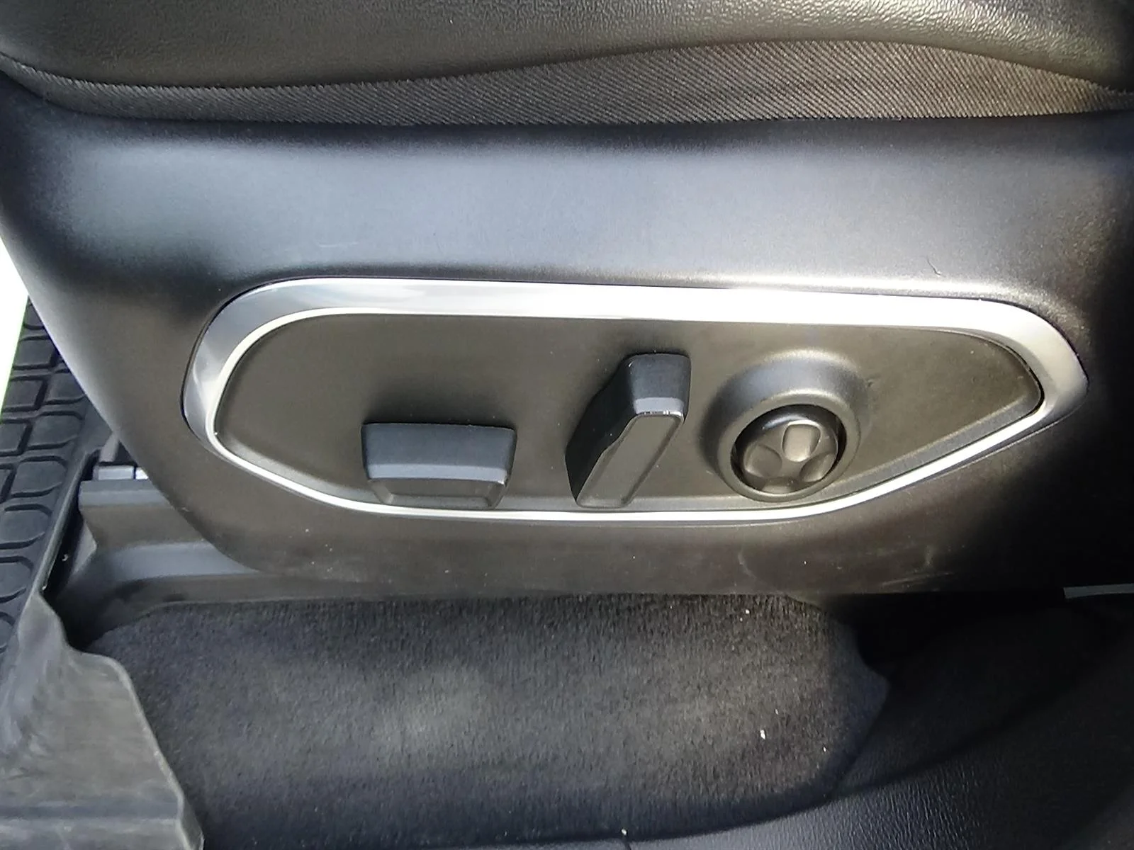 Certified Used 2024 Bright White Clear Coat (pw7) Jeep Base image 20