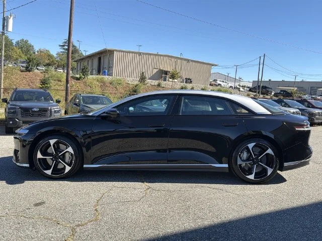 Used 2025 Black Lucid Touring image 10