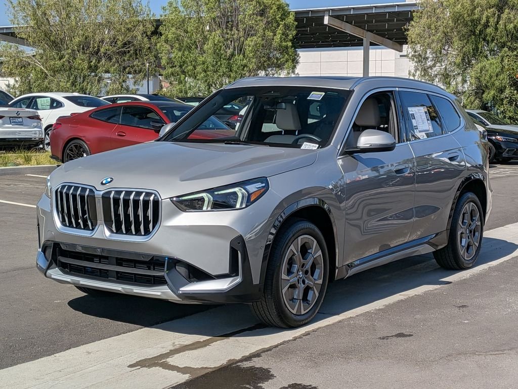 Used 2025 Silver BMW xDrive28i image 2