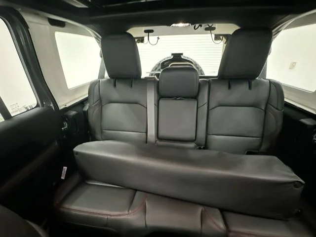 New 2026 Granite Crystal Metallic Clear-Coat Exterior Paint Jeep Rubicon X image 26
