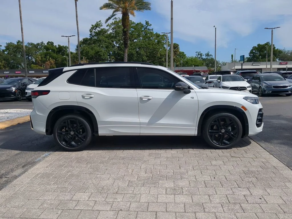 New 2026 White/off-white Volkswagen 2.0T SE R-Line Black image 3