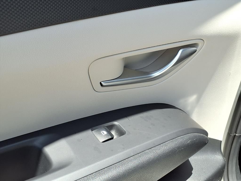 Used 2024 White Hyundai SEL image 10