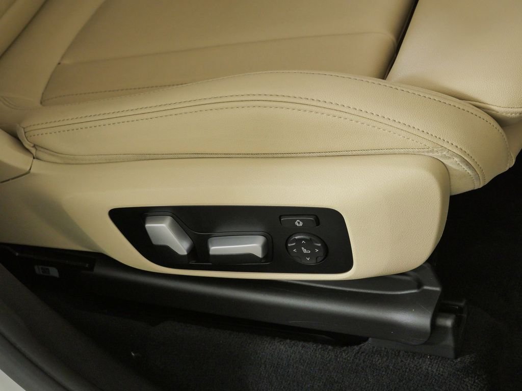 Used 2021 Alpine White BMW xDrive30i image 23