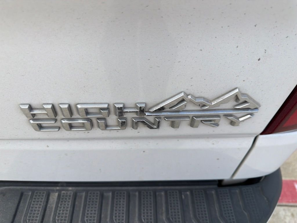 Used 2024 White Chevrolet High Country image 3