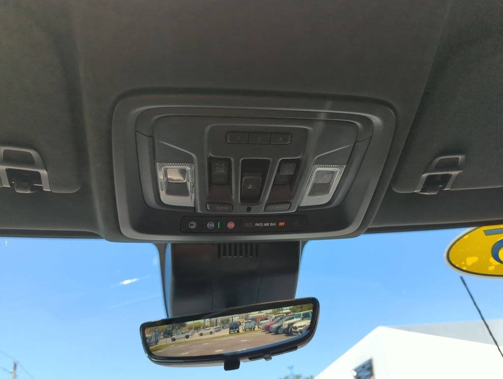 Used 2025 White GMC AT4 image 27