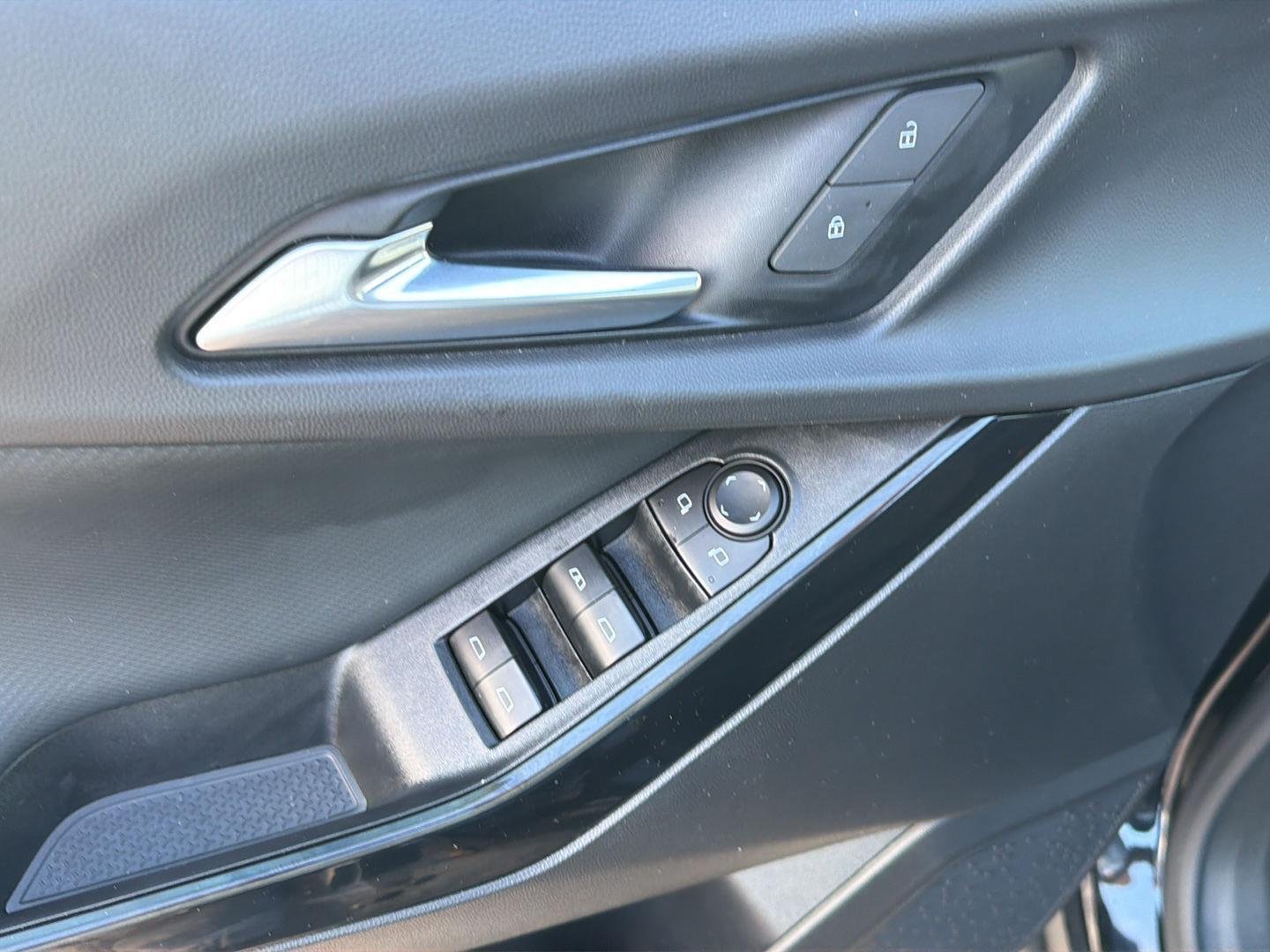 2025 Chevrolet Equinox LT - Photo 32