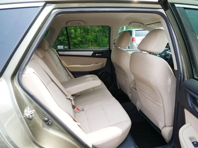 Used 2016 Green Metallic Subaru 2.5i Premium image 9