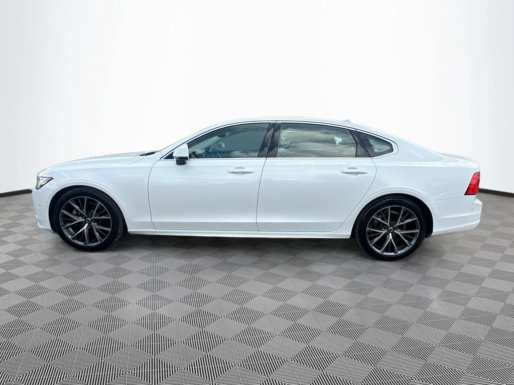 Used 2019  Volvo T5 Momentum image 9