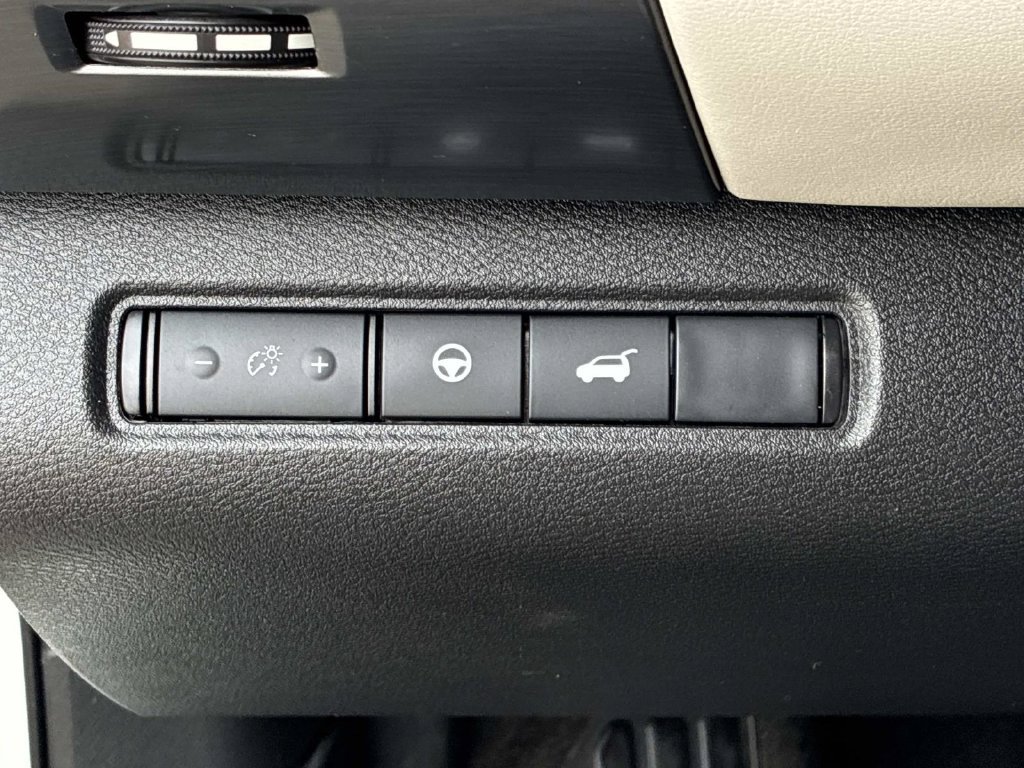 Used 2023 White Nissan SL image 25