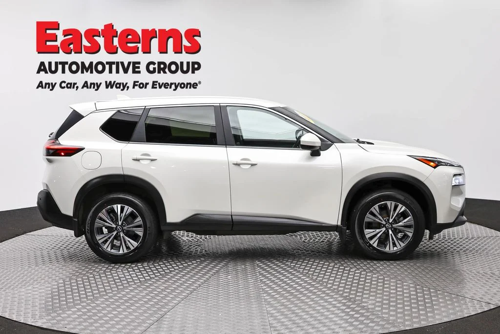 Used 2023 White Nissan SV image 4