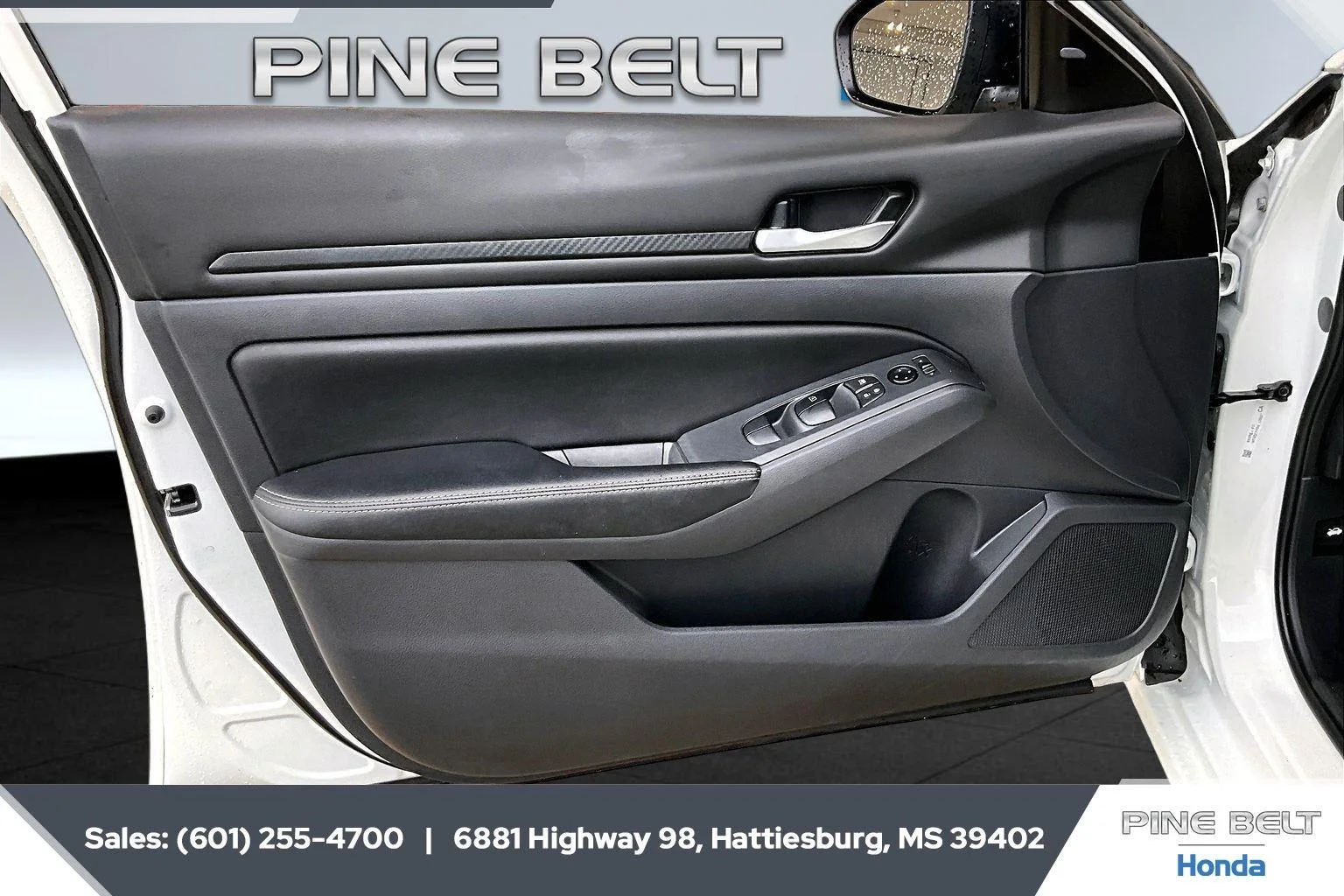 Used 2025 Glacier White Nissan SV image 17