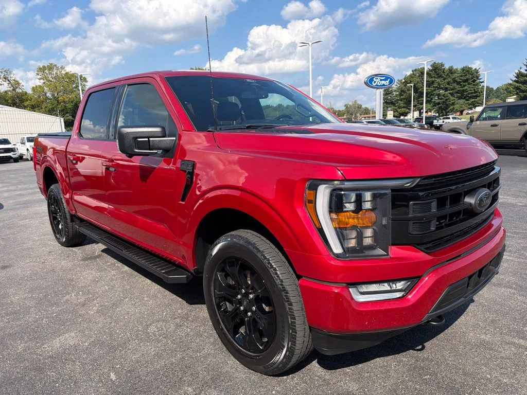 Used 2022 Rapid Red Metallic Tinted Clearcoat Ford XLT image 6