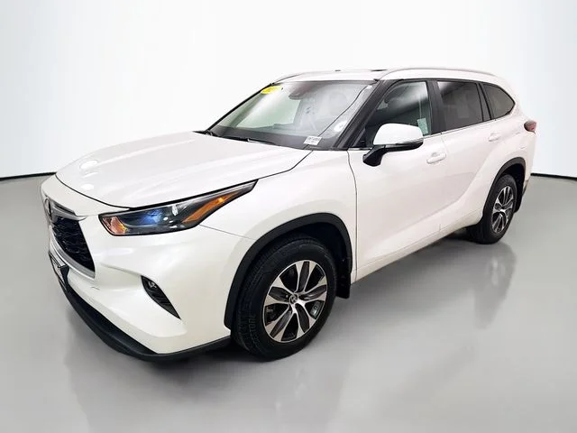 Used 2024 Beige Toyota XLE image 3