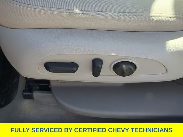 Used 2023 White GMC SLE image 27