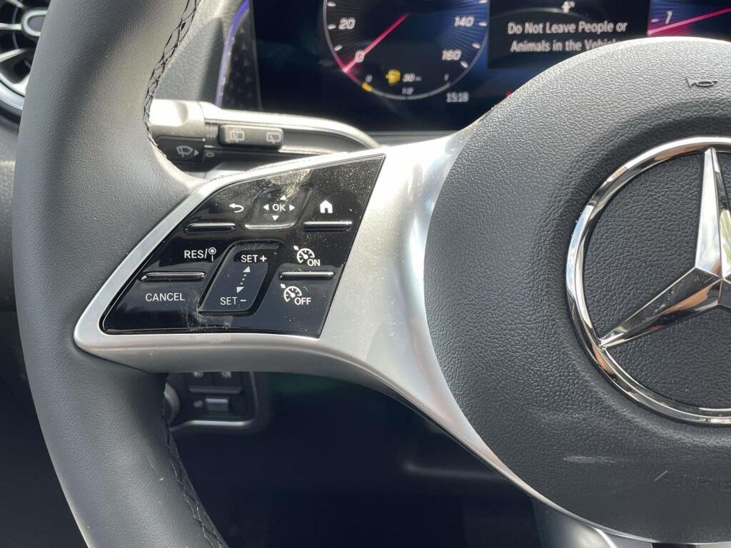 New 2026 Polar White Mercedes-Benz GLB 250 image 36
