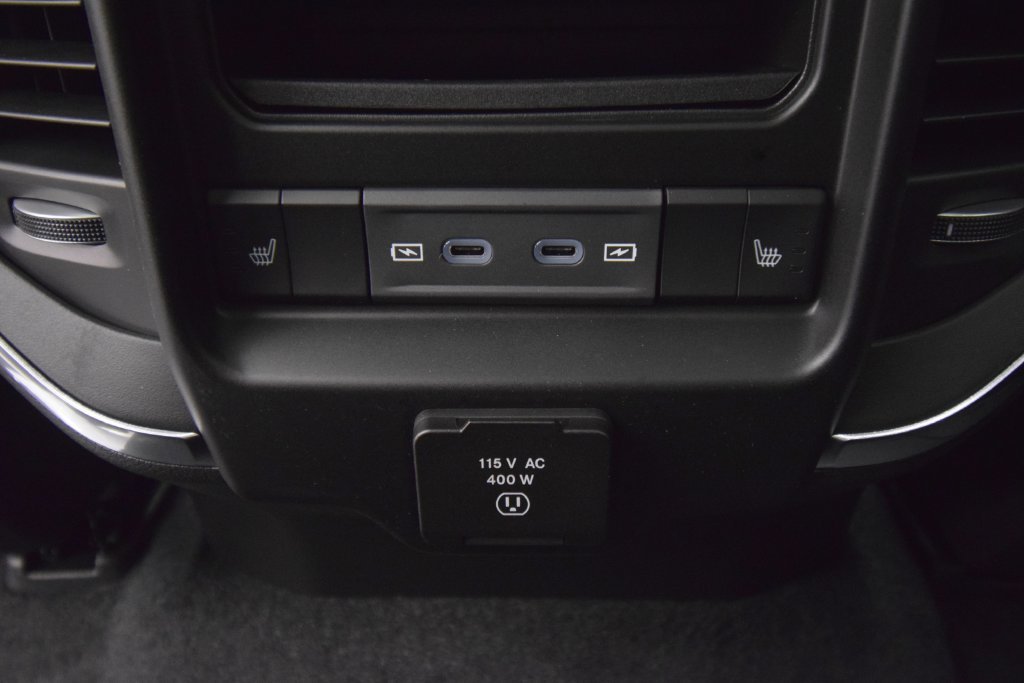 New 2027 Diamond Black Crystal Pearl-Coat Exterior Paint RAM Laramie image 40