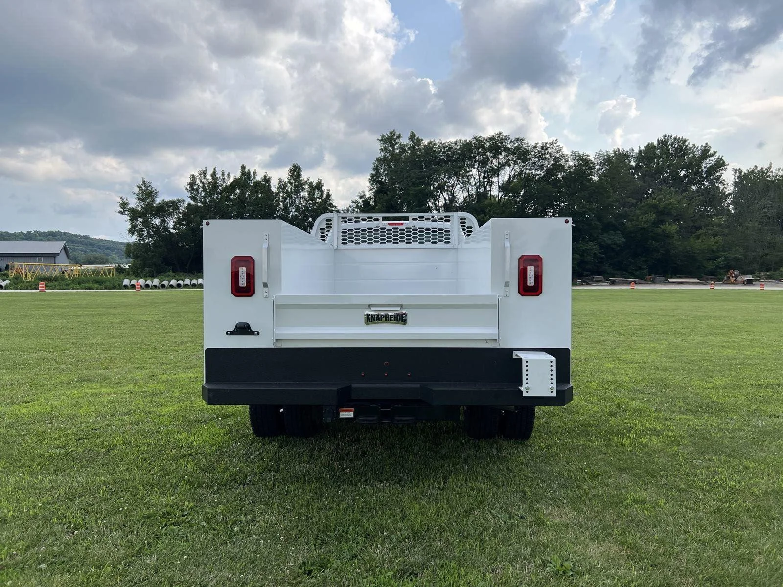New 2024 Oxford White Ford XL image 7