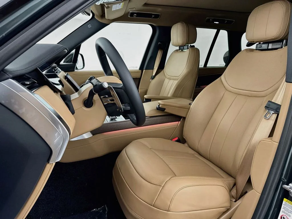 New 2027 Belgravia Green Land Rover SE image 21
