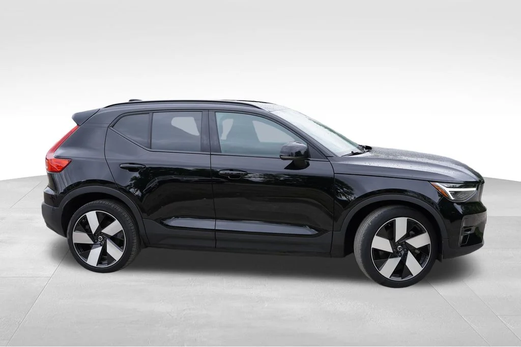 Used 2023 Black Volvo Ultimate image 3