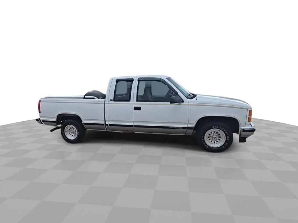 Used 1996  GMC SL image 9