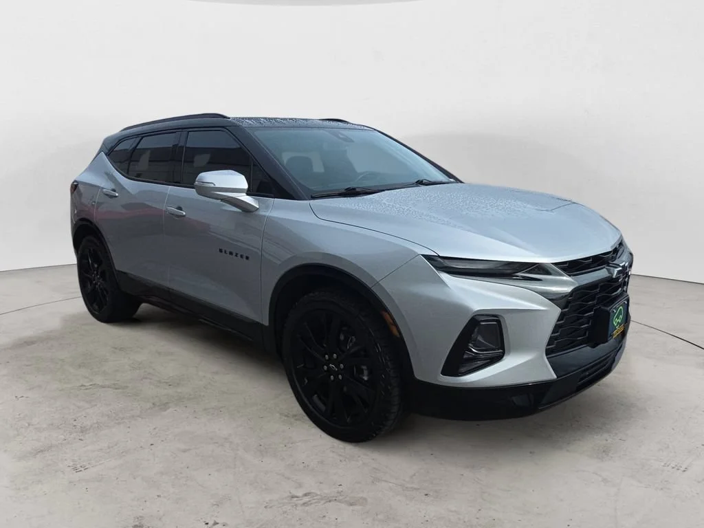 Used 2022 Silver Ice Metallic Chevrolet RS image 3