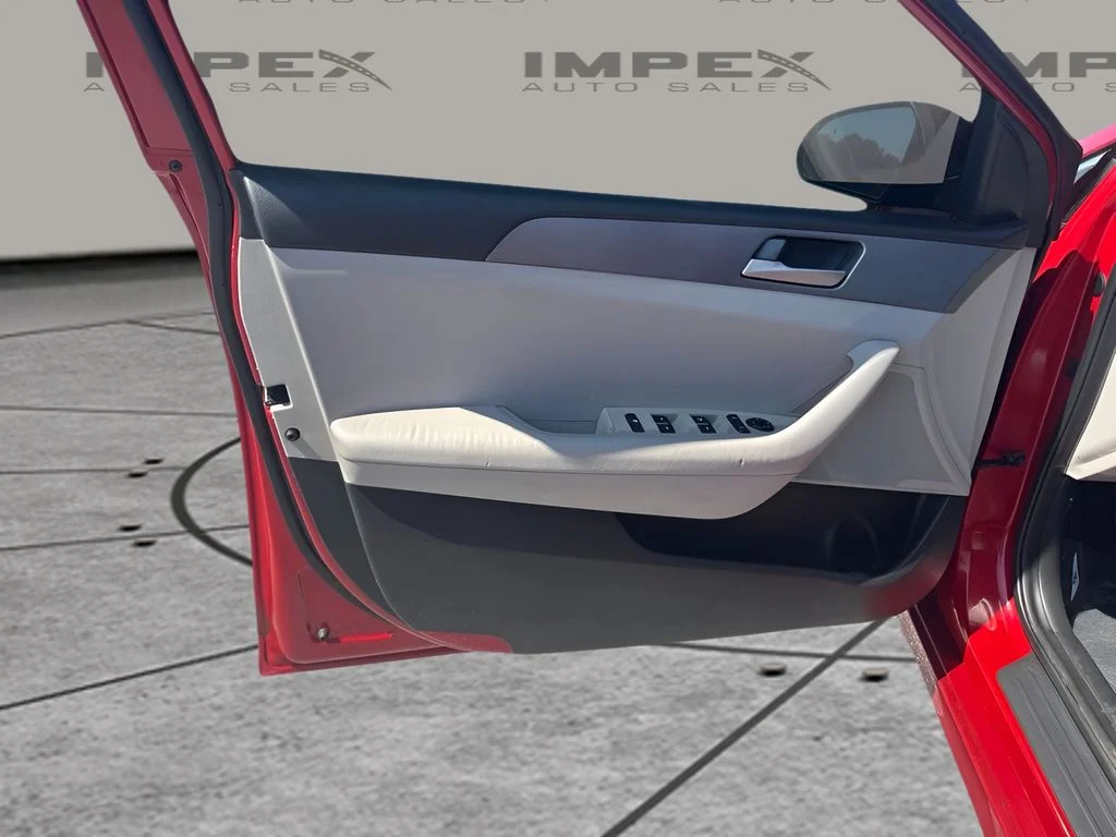 Used 2019 Red Hyundai SE image 18